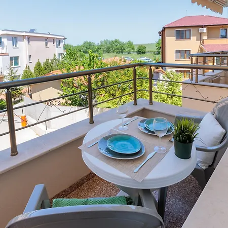 Flora Sarafovo Διαμέρισμα *