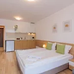 Apartament Flora Sarafovo *